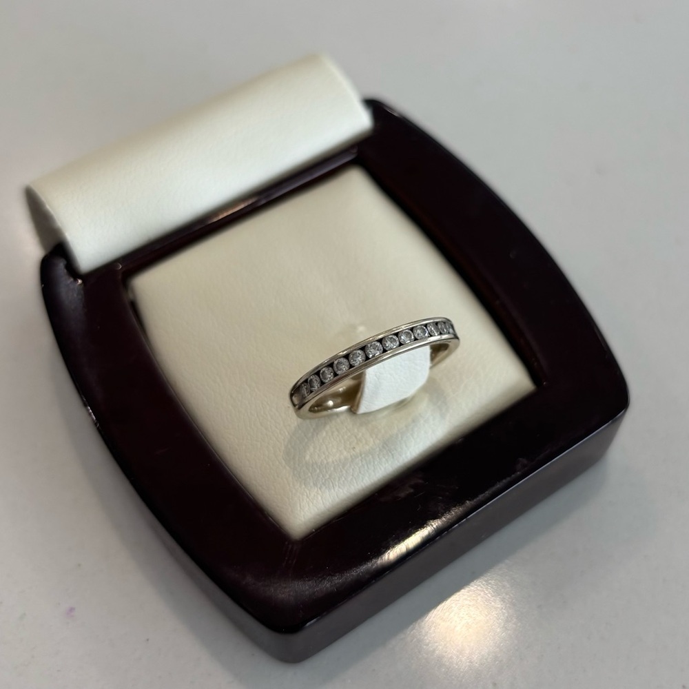 Elegant NATURAL REAL Diamond and White Gold Women's Ring